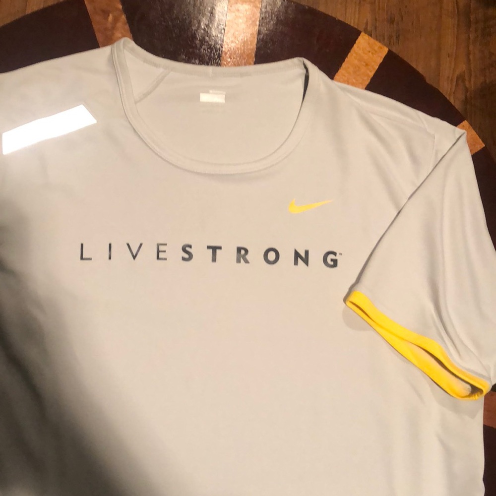 Light gray, Nike-Livestrong t-shirt! Men’s XL!